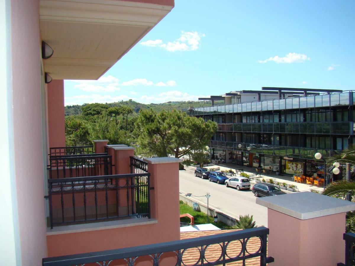 Il Casale Lejlighedshotel Martinsicuro Eksteriør billede